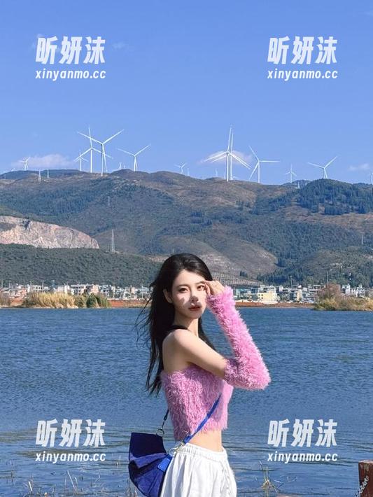 探索Umeko J女友的私房写真，唤醒你的视觉盛宴！